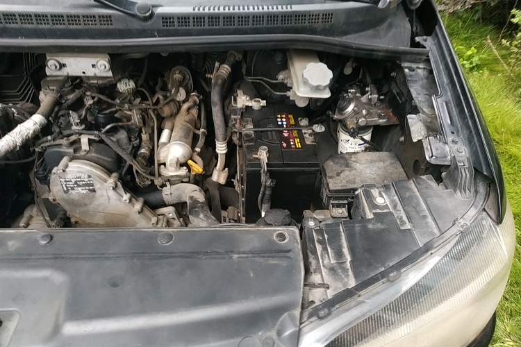 Used JAC M4 2017 1.9T Diesel Manual Luxury Model Engine Bay Left