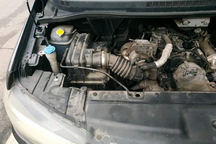 Used JAC M4 2017 1.9T Diesel Manual Luxury Model Engine Bay Right