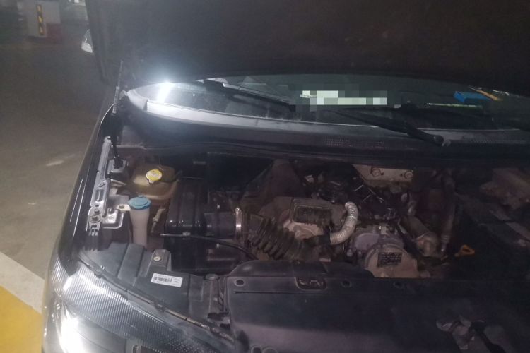 Used JAC M4 2017 1.9T Diesel Manual Luxury Model Engine Bay Right