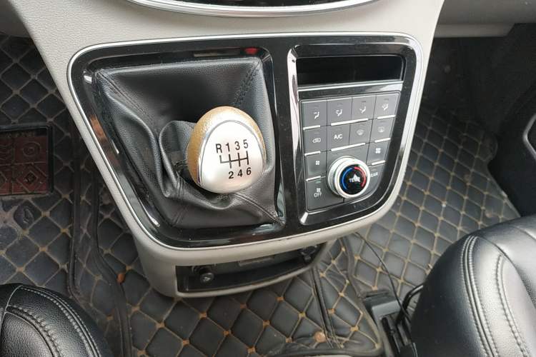 Used JAC M4 2017 1.9T Diesel Manual Luxury Model Gear Lever