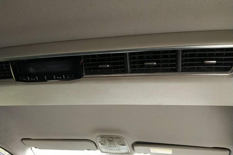 Used JAC M4 2017 1.9T Diesel Manual Luxury Model Headliner