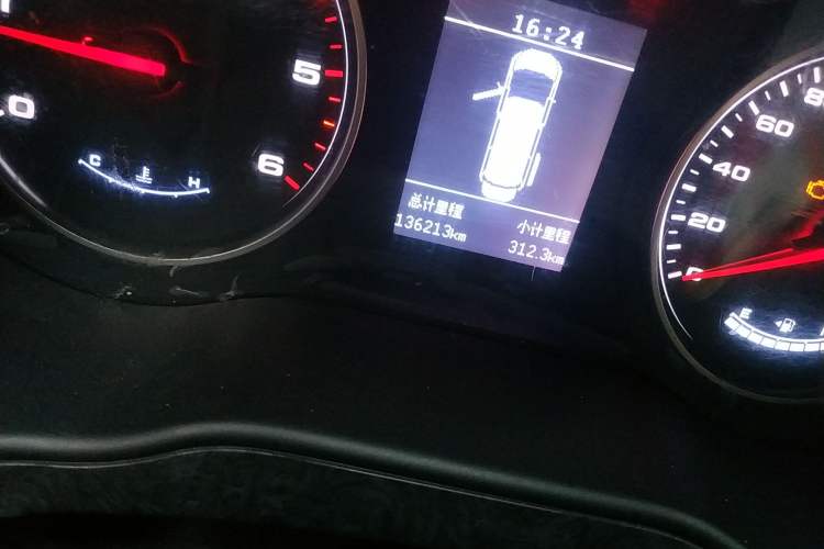 Used JAC M4 2017 1.9T Diesel Manual Luxury Model Odometer Close Up