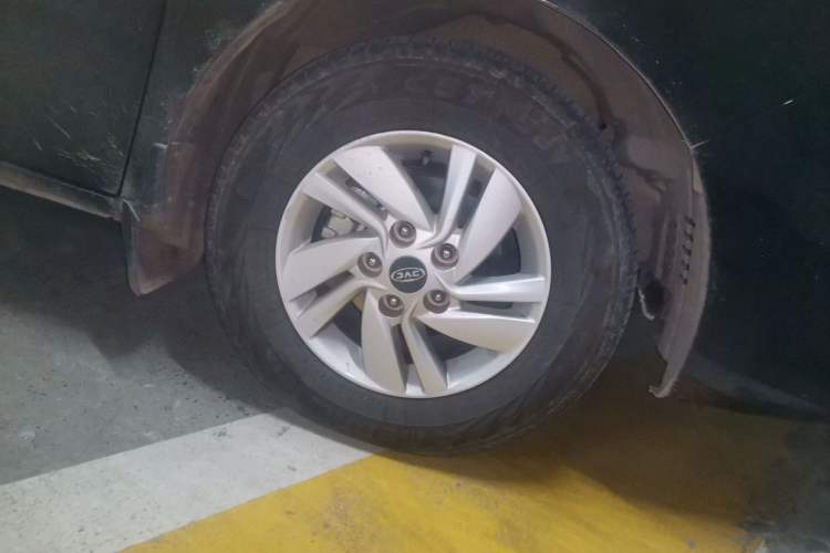 Used JAC M4 2017 1.9T Diesel Manual Luxury Model Right Front Wheel Hub