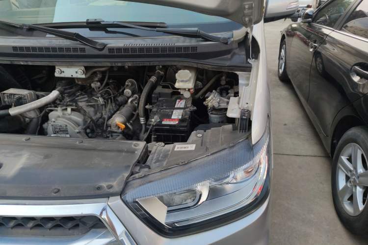 Used JAC M4 2017 1.9T Diesel Manual Luxury Model Engine Bay Left