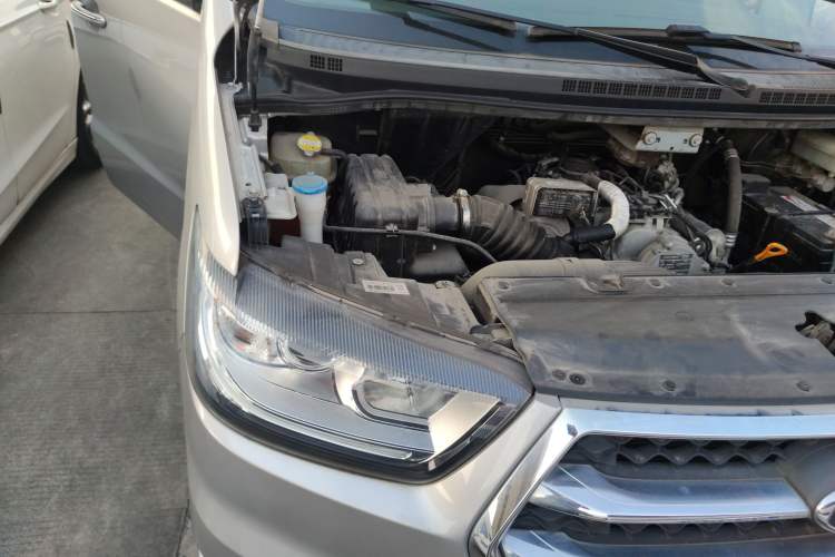 Used JAC M4 2017 1.9T Diesel Manual Luxury Model Engine Bay Right
