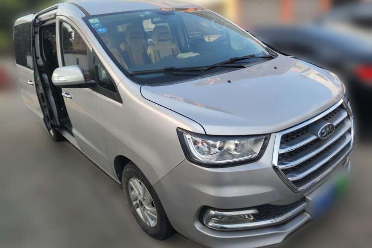 Used JAC M4 2017 1.9T Diesel Manual Luxury Model Front Right 45 Deg