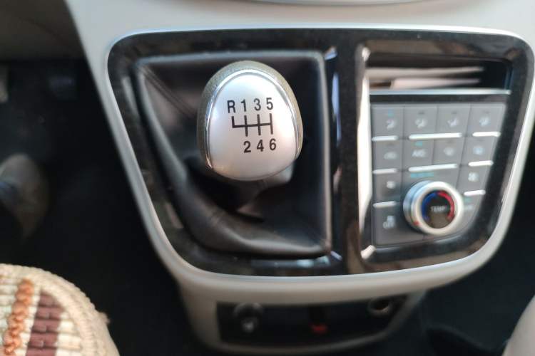 Used JAC M4 2017 1.9T Diesel Manual Luxury Model Gear Lever