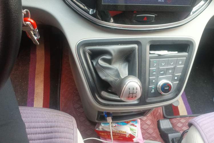 Used JAC M4 2018 2.0L Manual Express Version Gear Lever