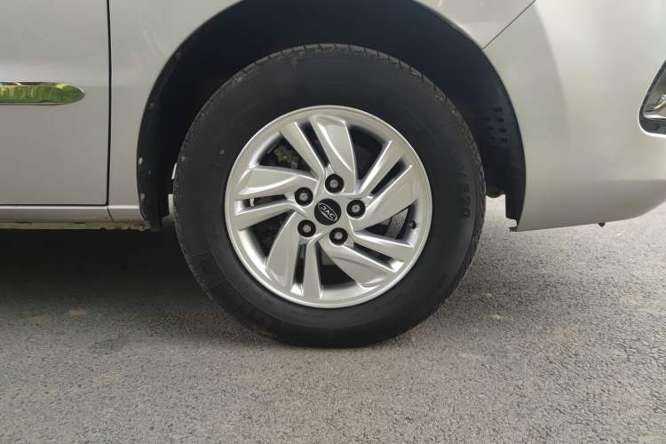 Used JAC M4 2019 Business & Travel Series 2.0L Manual Comfort Model China VI Right Front Wheel Hub