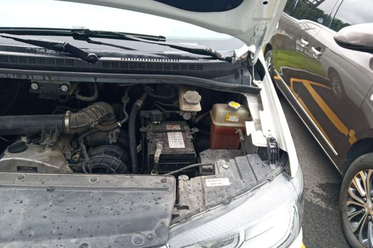 Used JAC M4 2019 Business Series 2.0L Manual - China VI Standard Engine Bay Left