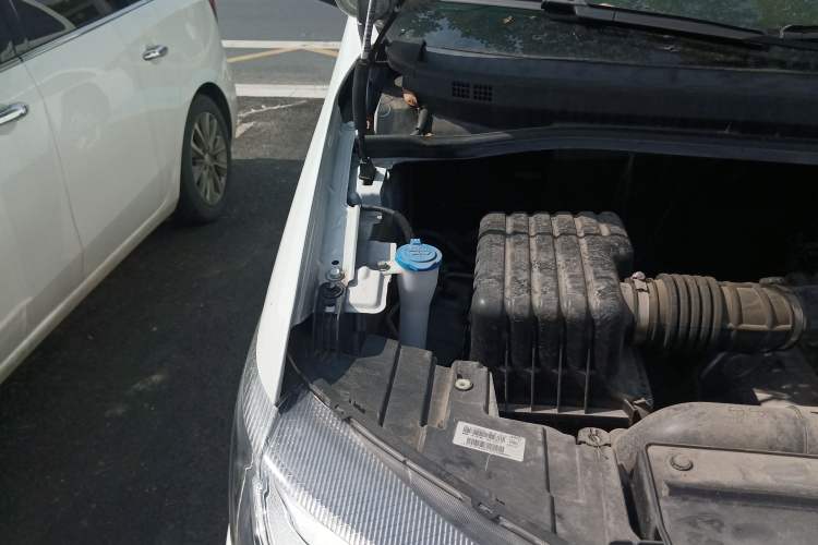 Used JAC M4 2019 Business Series 2.0L Manual - China VI Standard Engine Bay Right
