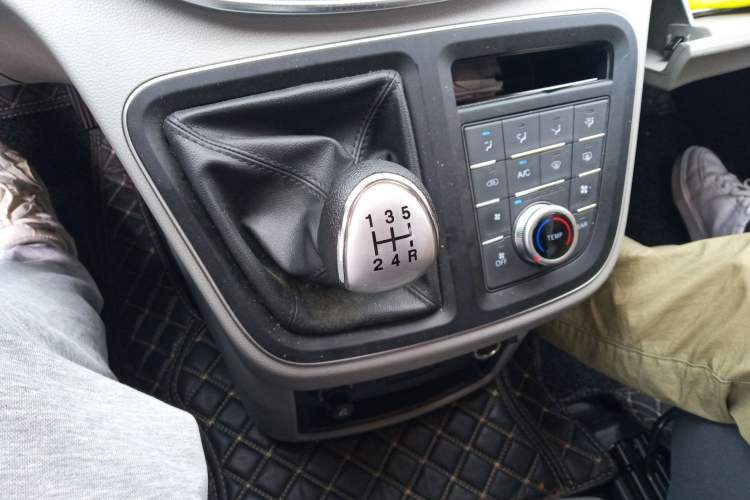 Used JAC M4 2019 Business Series 2.0L Manual - China VI Standard Gear Lever