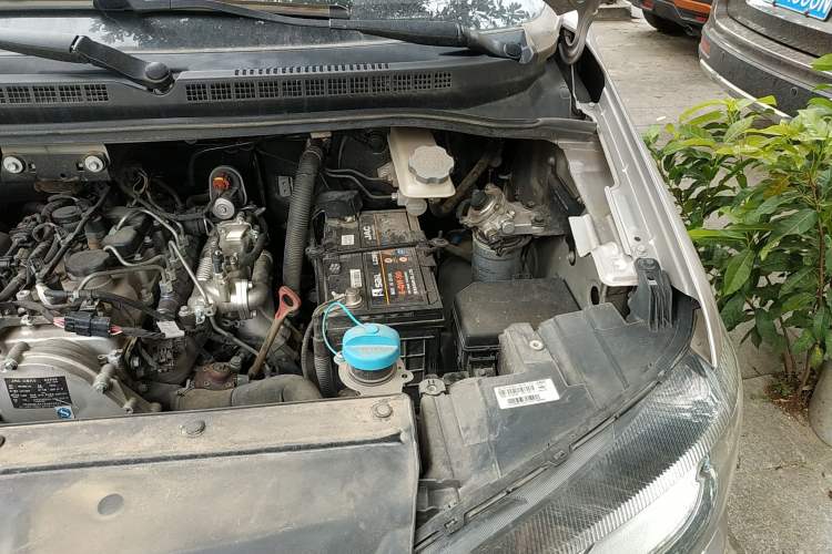 Used JAC M4 2020 2.0 CTI Diesel Manual Jingrui Model China VI Standard Engine Bay Left