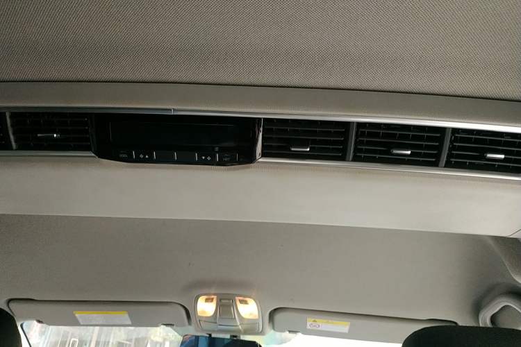 Used JAC M4 2020 2.0 CTI Diesel Manual Jingrui Model China VI Standard Headliner