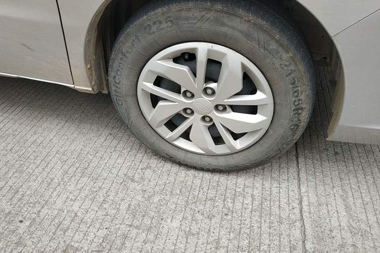 Used JAC M4 2020 2.0 CTI Diesel Manual Jingrui Model China VI Standard Right Front Wheel Hub