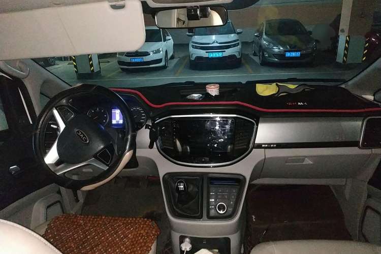Used JAC M4 2020 2.0 CTI Diesel Manual Jingrui Model China VI Standard Center Console