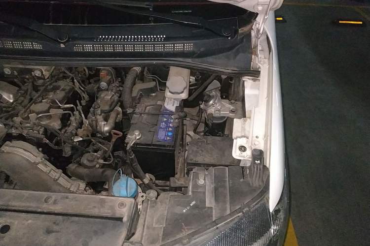 Used JAC M4 2020 2.0 CTI Diesel Manual Jingrui Model China VI Standard Engine Bay Left