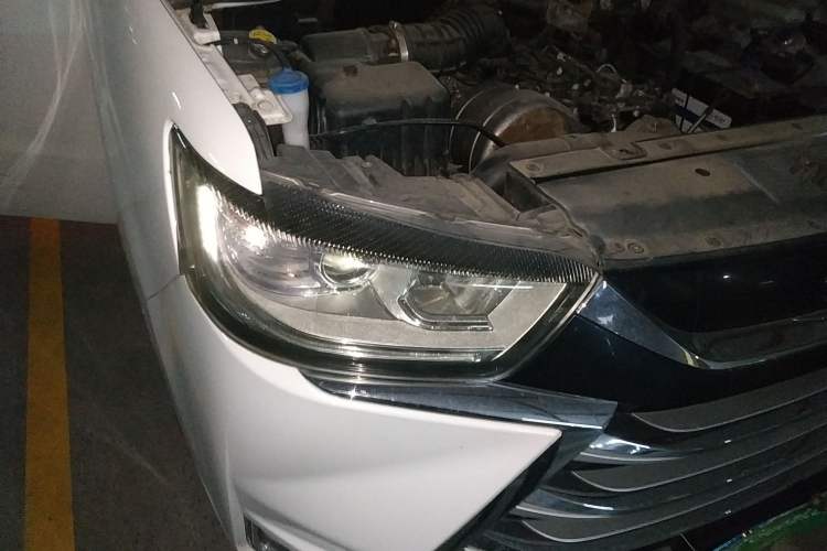 Used JAC M4 2020 2.0 CTI Diesel Manual Jingrui Model China VI Standard Right Front Headlight