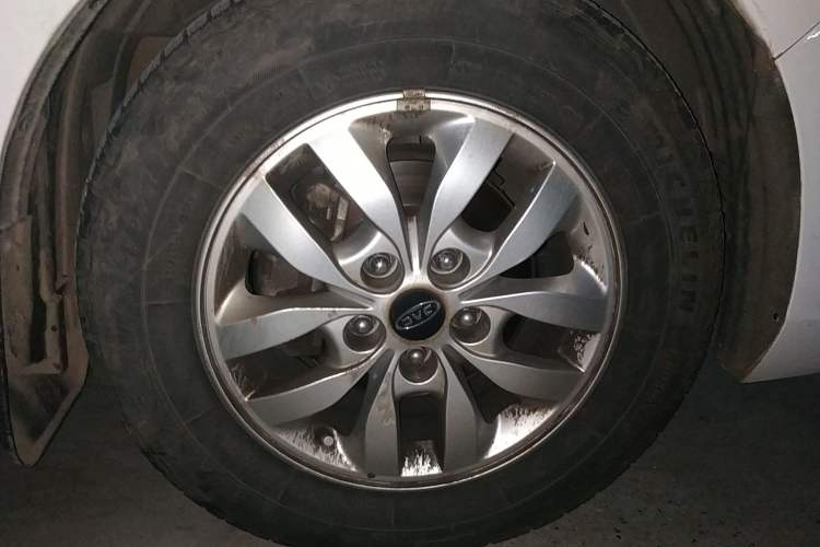Used JAC M4 2020 2.0 CTI Diesel Manual Jingrui Model China VI Standard Right Front Wheel Hub