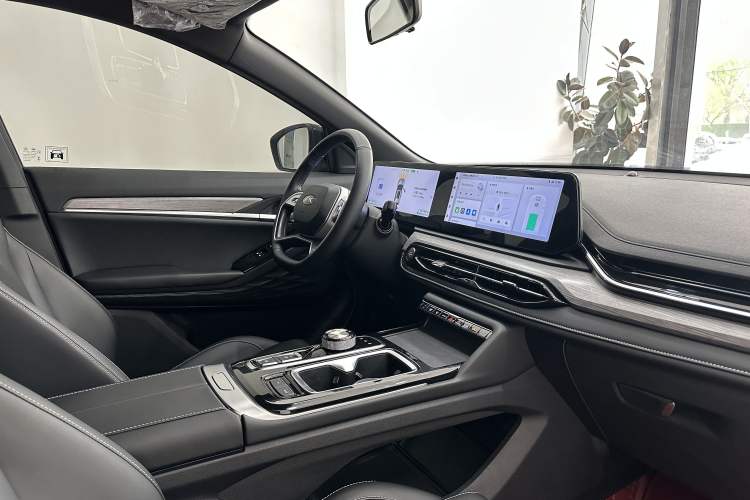 Used JAC QX PHEV 2023 120 km Kinergy Version Interior 5