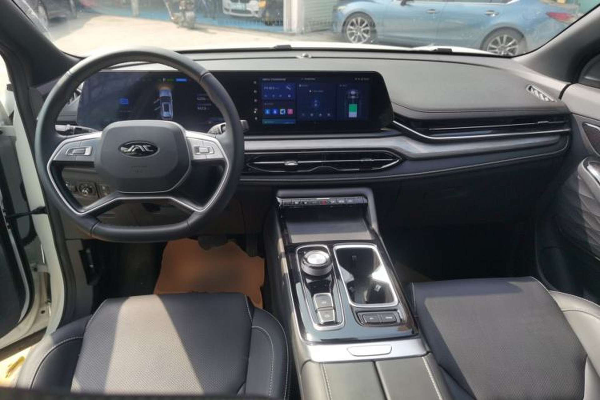 Used JAC QX PHEV 2025 120km Kinetic Edition Center Console