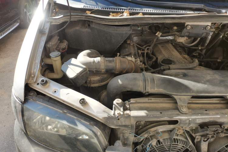 Used JAC Refine 2007 2.4L Colorful Journey CBR Gasoline Manual Standard Version HFC4GA1 Engine Bay Right