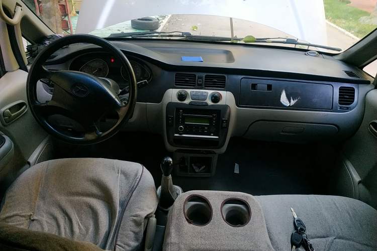 Used JAC Refine 2008 2.4L Colorful Journey Gasoline Manual Basic Version HFC4GA1-C Center Console
