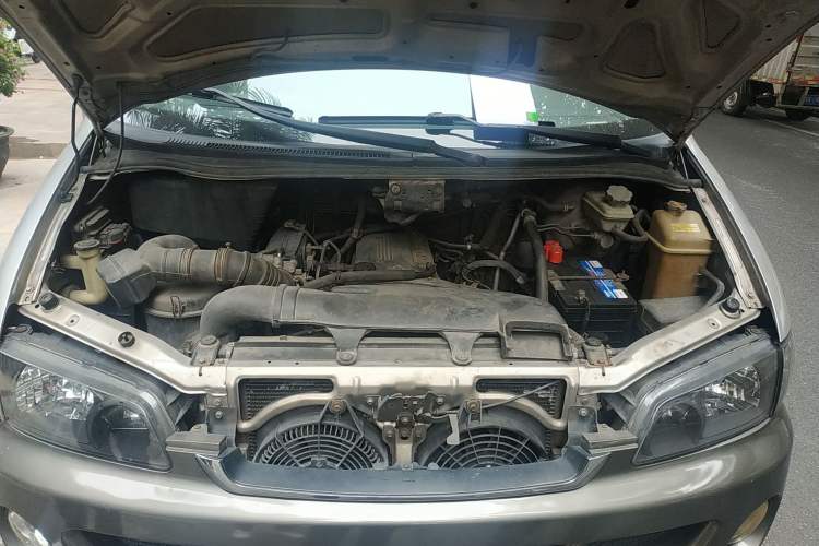 Used JAC Refine 2008 2.0L Shuttle Gasoline Basic Model with Front and Rear Air Conditioning Engine Bay