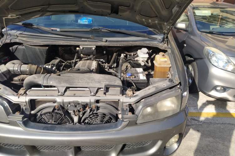 Used JAC Refine 2011 2.0L Shuttle Gasoline Standard Edition HFC4GA3 Engine Bay Left