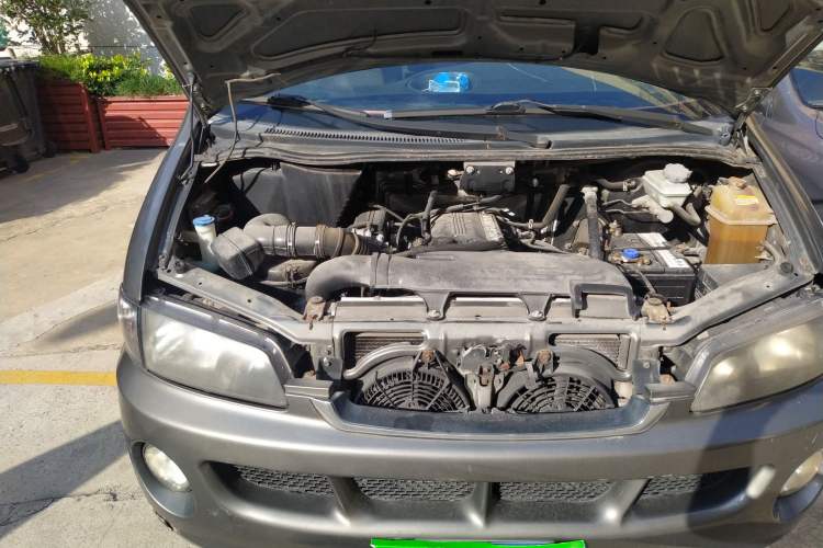 Used JAC Refine 2011 2.0L Shuttle Gasoline Standard Edition HFC4GA3 Engine Bay Right