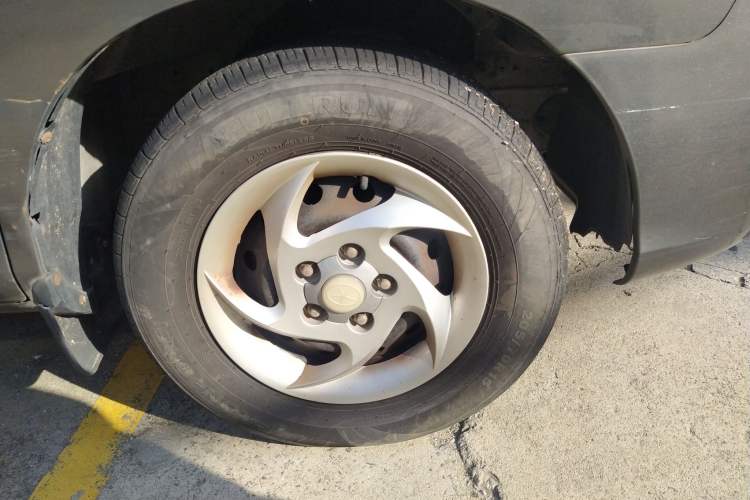 Used JAC Refine 2011 2.0L Shuttle Gasoline Standard Edition HFC4GA3 Right Front Wheel Hub