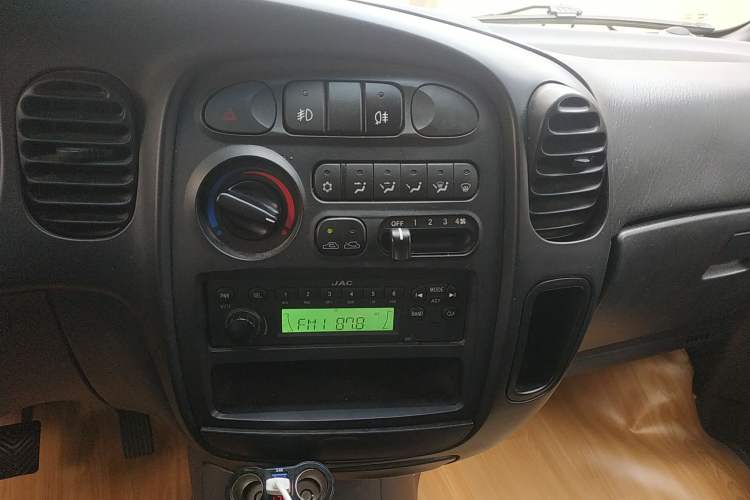 Used JAC Refine 2011 2.0L Shuttle Gasoline Comfort Edition HFC4GA3 Audio And AC Panel