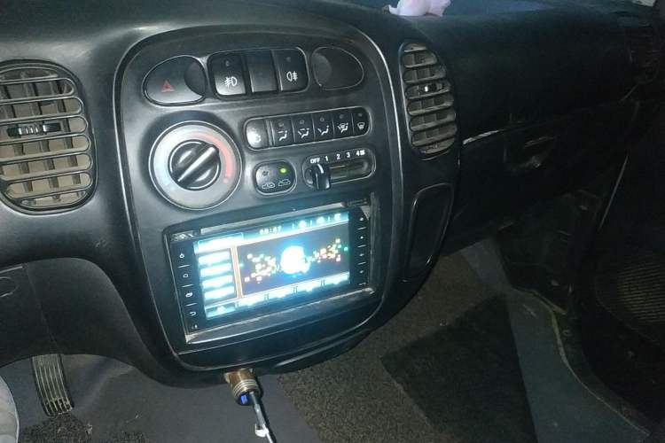 Used JAC Refine 2011 2.8T Shuttle Diesel Standard Version HFC4DA1-2B1 Audio And AC Panel