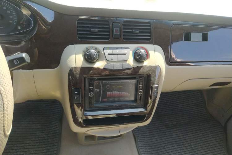 Used JAC Refine 2011 2.4L Colorful Journey Gasoline Standard Edition HFC4GA1-C Audio And AC Panel