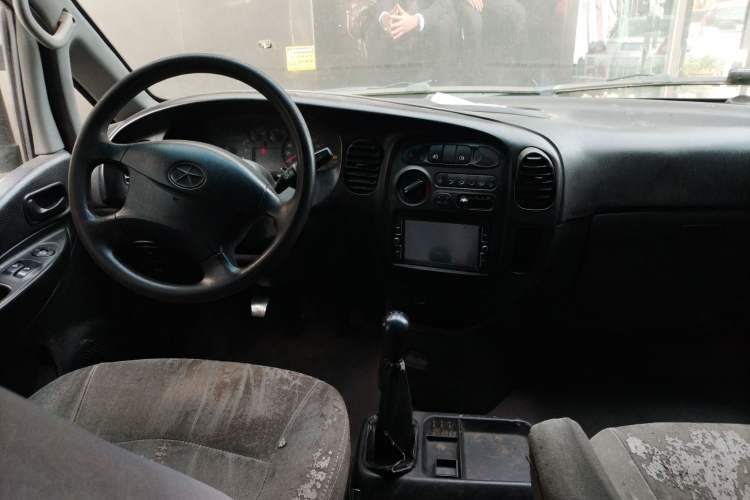 Used JAC Refine 2011 2.0L Shuttle Gasoline Standard Edition HFC4GA3 Center Console