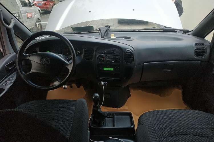 Used JAC Refine 2011 2.0L Shuttle Gasoline Comfort Edition HFC4GA3 Center Console