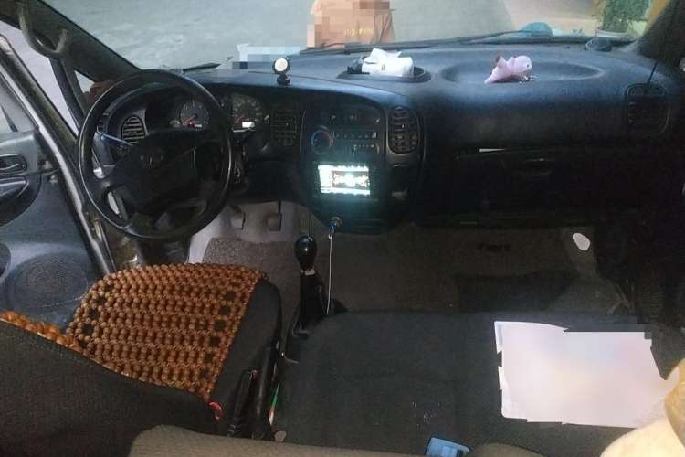 Used JAC Refine 2011 2.8T Shuttle Diesel Standard Version HFC4DA1-2B1 Center Console