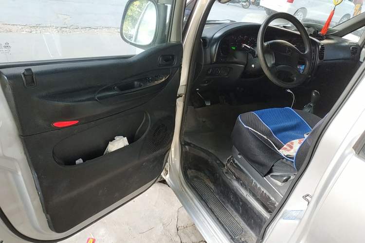 Used JAC Refine 2011 2.0L Shuttle Gasoline Comfort Edition HFC4GA3 Driver Seat
