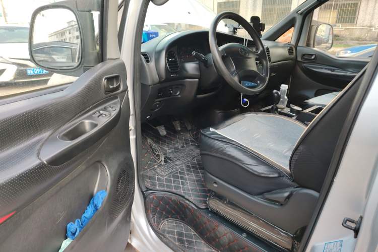 Used JAC Refine 2011 2.0L Shuttle Gasoline Standard Edition HFC4GA3 Driver Seat