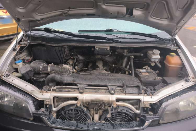 Used JAC Refine 2011 2.0L Shuttle Gasoline Comfort Edition HFC4GA3 Engine Bay