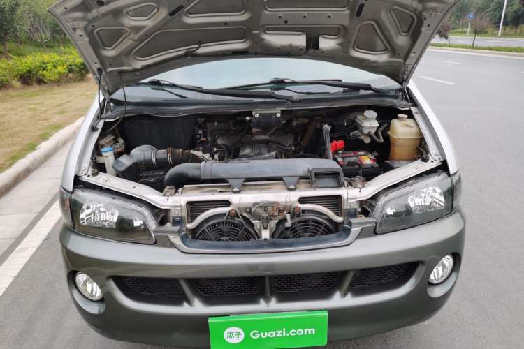 Used JAC Refine 2011 2.0L Shuttle Gasoline Comfort Edition HFC4GA3 Engine Bay