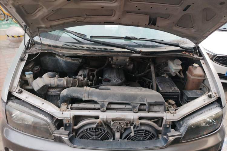 Used JAC Refine 2011 2.0L Shuttle Gasoline Standard Edition HFC4GA3 Engine Bay