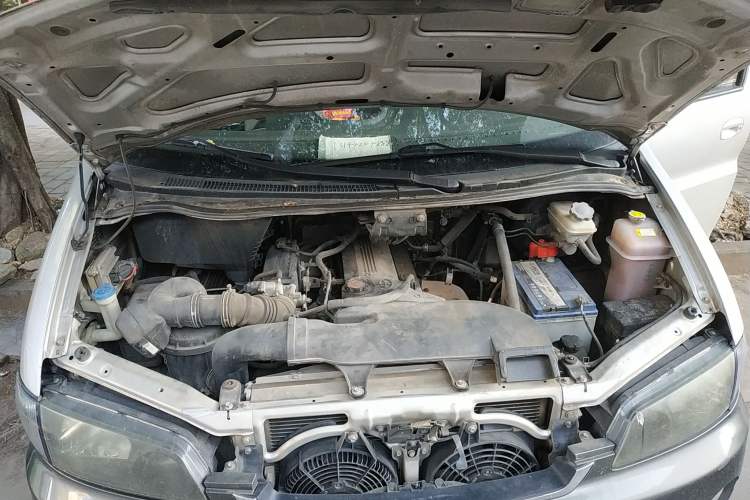 Used JAC Refine 2011 2.0L Shuttle Gasoline Comfort Edition HFC4GA3 Engine Bay