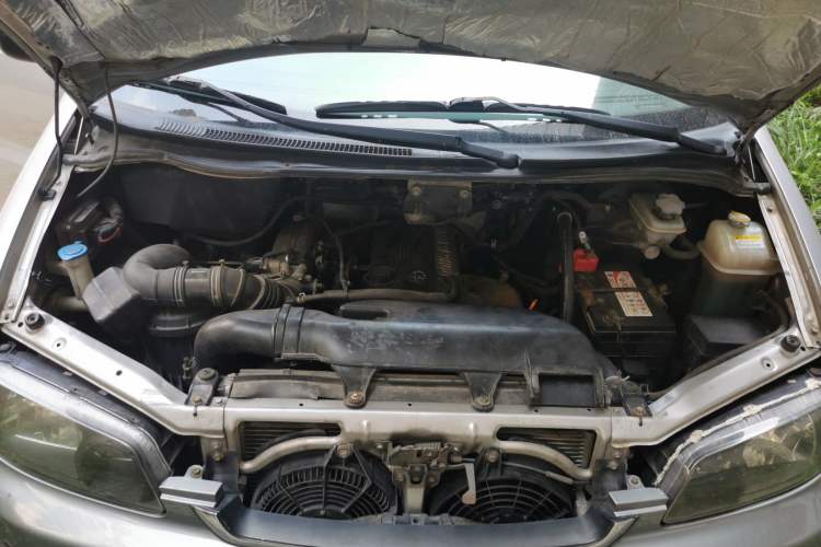 Used JAC Refine 2011 2.0L Shuttle Gasoline Comfort Edition HFC4GA3 Engine Bay