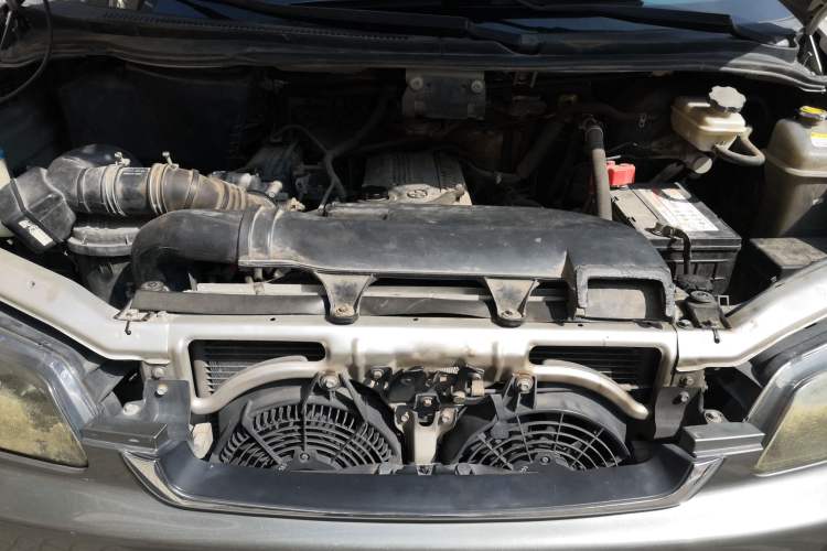 Used JAC Refine 2011 2.0L Shuttle Gasoline Standard Edition HFC4GA3 Engine Bay