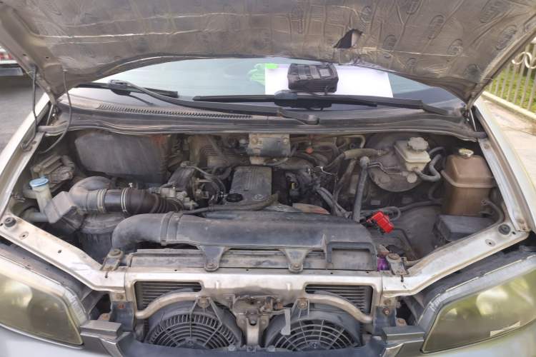 Used JAC Refine 2011 2.0L Shuttle Gasoline Comfort Edition HFC4GA3 Engine Bay