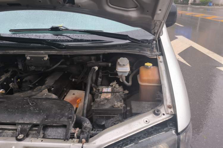 Used JAC Refine 2011 2.0L Shuttle Gasoline Comfort Edition HFC4GA3 Engine Bay Left
