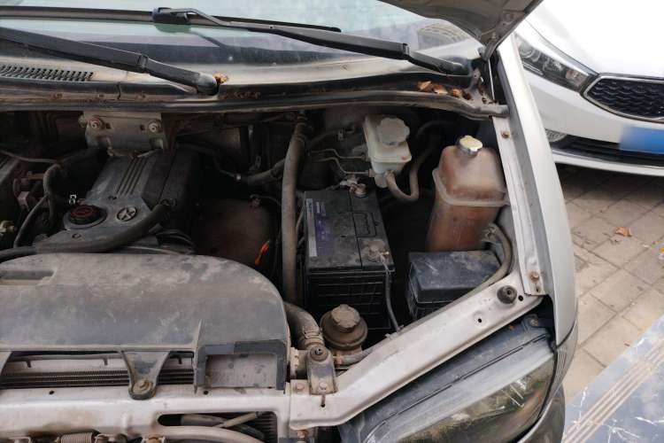 Used JAC Refine 2011 2.0L Shuttle Gasoline Standard Edition HFC4GA3 Engine Bay Left