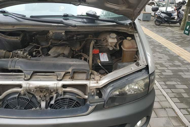Used JAC Refine 2011 2.0L Shuttle Gasoline Comfort Edition HFC4GA3 Engine Bay Left