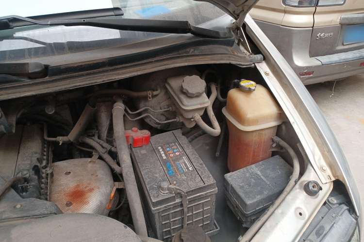 Used JAC Refine 2011 2.0L Shuttle Gasoline Comfort Edition HFC4GA3 Engine Bay Left